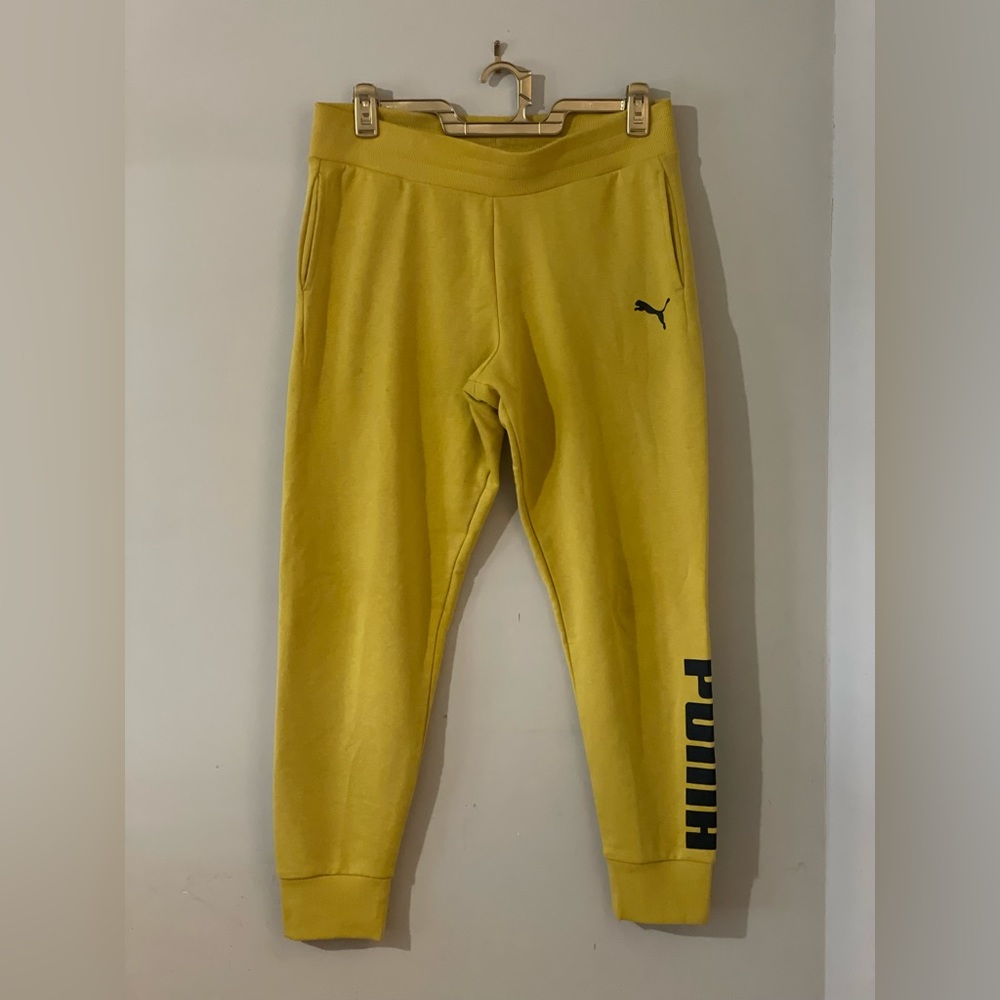 Women’s Puma Sweatpants with Logo (L)
